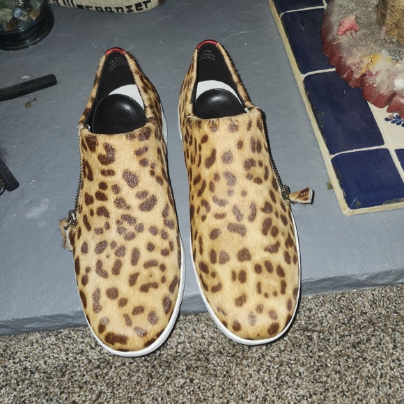 EUC Johnson And Murphy Leopard Print Women's Side Zip Size 8.5 - Picture 2 of 6